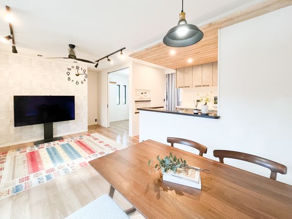 新座市片山3丁目戸建 リビング