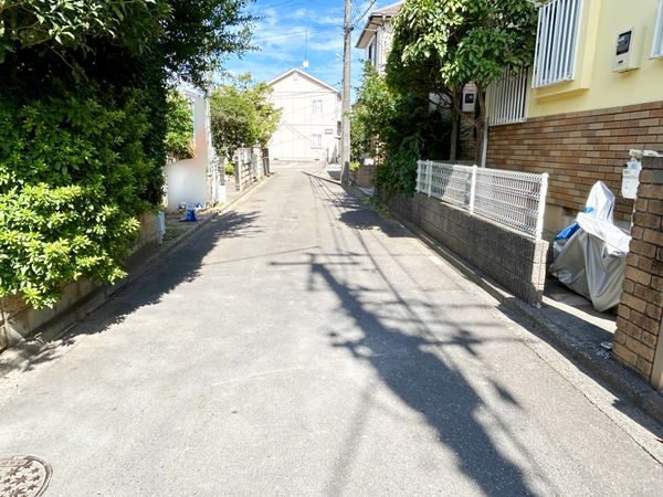 前面道路含む外観