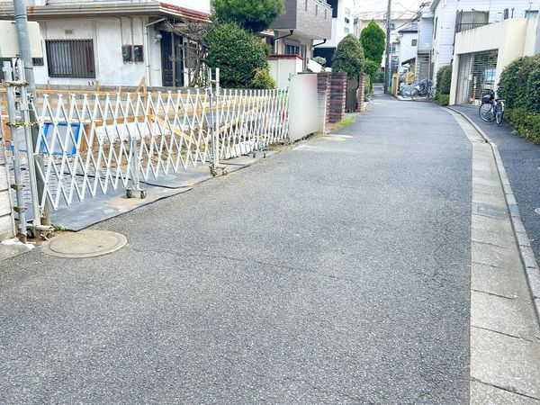 前面道路含む外観