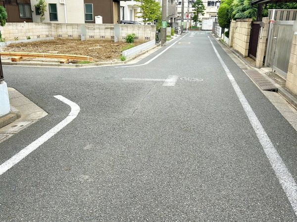 前面道路含む外観