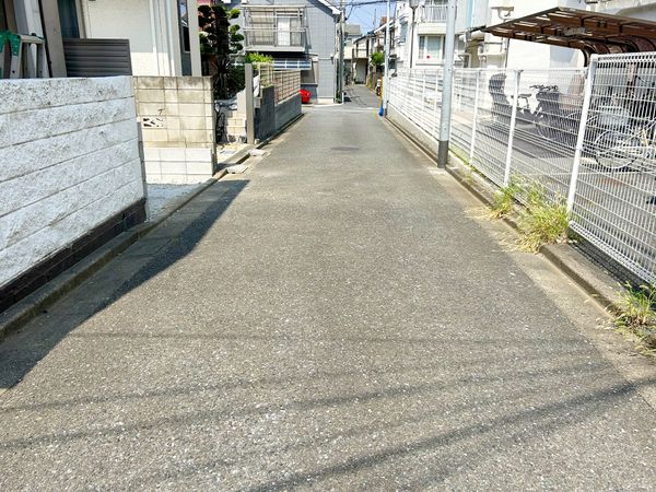 前面道路含む外観