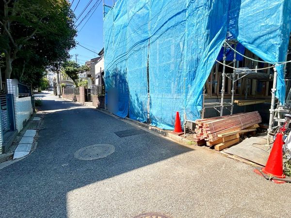前面道路含む外観