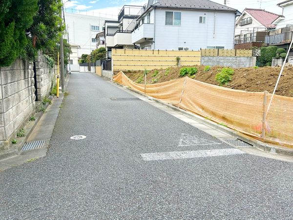 練馬区大泉学園町4丁目 新築戸建 2号棟 前面道路含む外観 前面道路含む外観