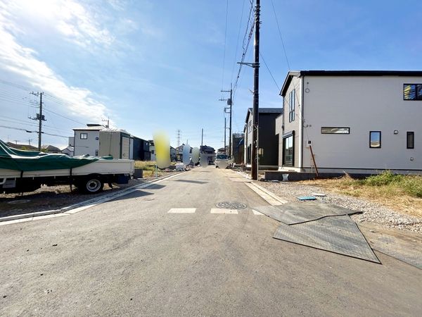 前面道路含む外観