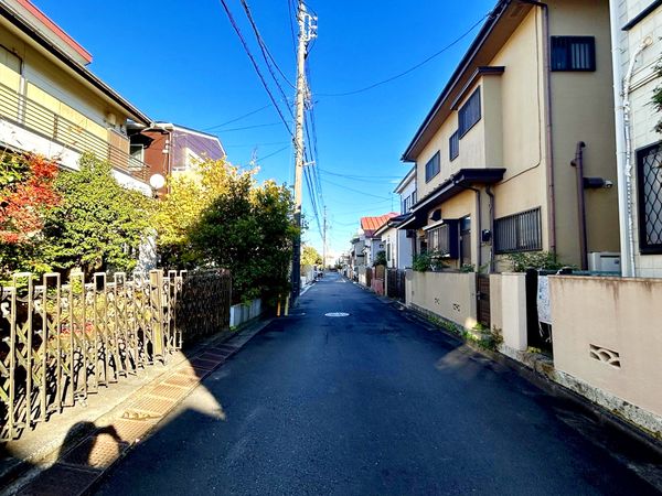 新座市片山1丁目 戸建 前面道路含む外観 新座市片山1丁目 戸建 前面道路含む外観