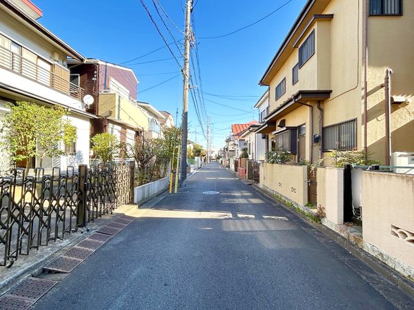 新座市片山1丁目 戸建 前面道路含む外観