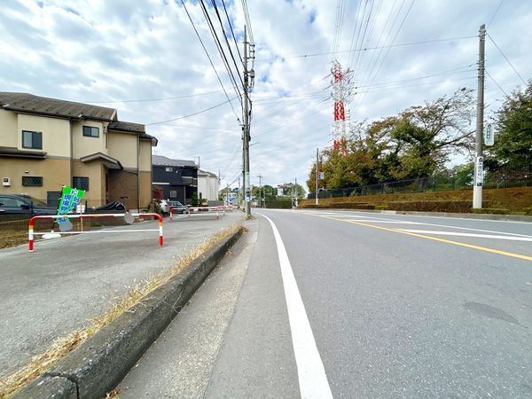 新座市栄2丁目 新築戸建 前面道路含む外観 新座市栄2丁目 新築戸建 前面道路含む外観