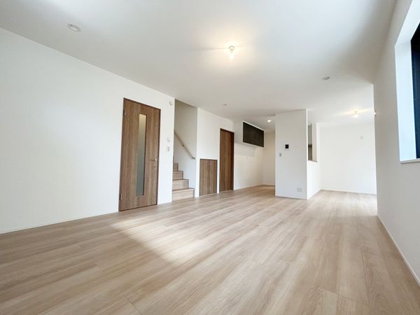 新座市片山2丁目 戸建 リビング