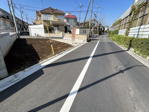 練馬区西大泉4丁目 新築戸建 1号棟 前面道路含む外観 練馬区西大泉4丁目 新築戸建 1号棟 前面道路含む外観