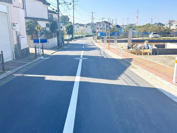 練馬区西大泉4丁目 新築戸建 13号棟 前面道路含む外観 練馬区西大泉4丁目 新築戸建 13号棟 前面道路含む外観