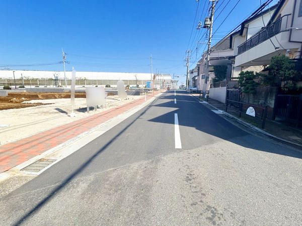 練馬区西大泉4丁目 新築戸建 18号棟 前面道路含む外観 練馬区西大泉4丁目 新築戸建 18号棟 前面道路含む外観