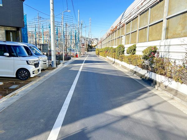 練馬区西大泉4丁目 新築戸建 8号棟 前面道路含む外観 練馬区西大泉4丁目 新築戸建 8号棟 前面道路含む外観