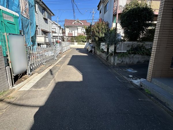 練馬区西大泉2丁目 新築戸建 前面道路含む外観 練馬区西大泉2丁目 新築戸建 前面道路含む外観