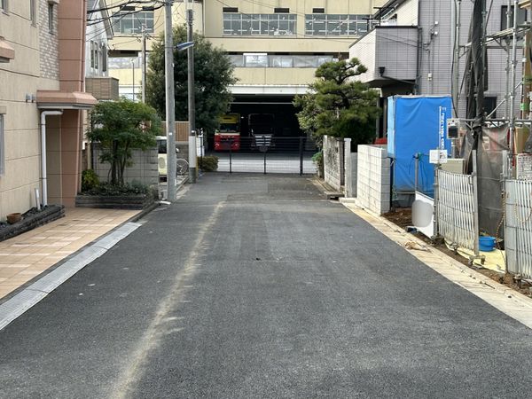 練馬区大泉学園町7丁目 新築戸建 10号棟 前面道路含む外観 練馬区大泉学園町7丁目 新築戸建 10号棟 前面道路含む外観