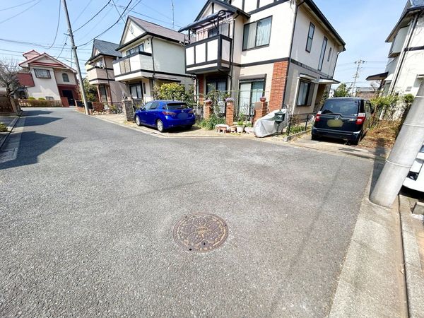練馬区大泉学園町5丁目 戸建 前面道路含む外観