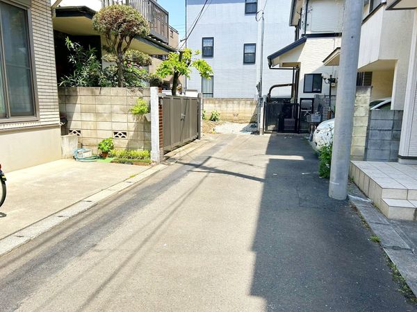 新座市栄5丁目 新築戸建 1号棟 前面道路含む外観 新座市栄5丁目 新築戸建 1号棟 前面道路含む外観