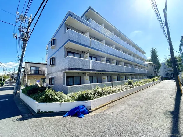 青空が広がる陽当たり・風通しのいい物件です。