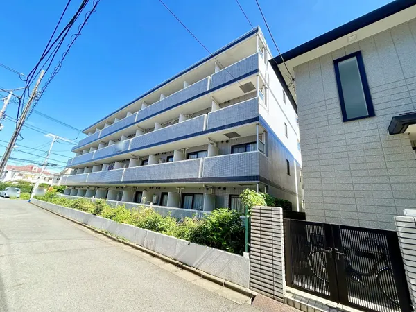 青空が広がる陽当たり・風通しのいい物件です。