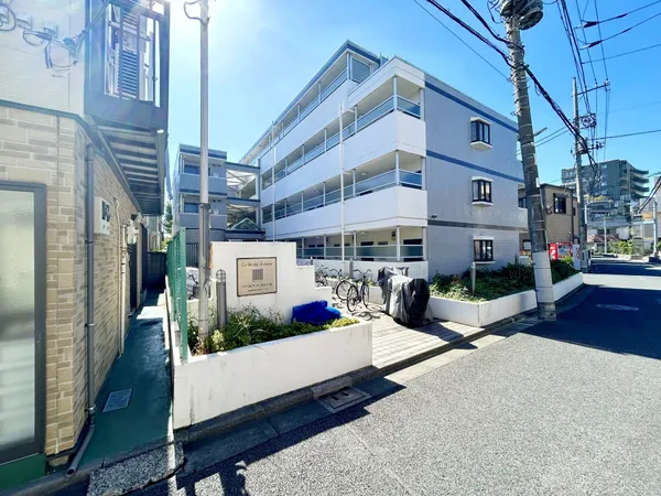 西武池袋線「大泉学園」駅徒歩15分のオーナーチェンジ物件です。1990年11月（築34年）。