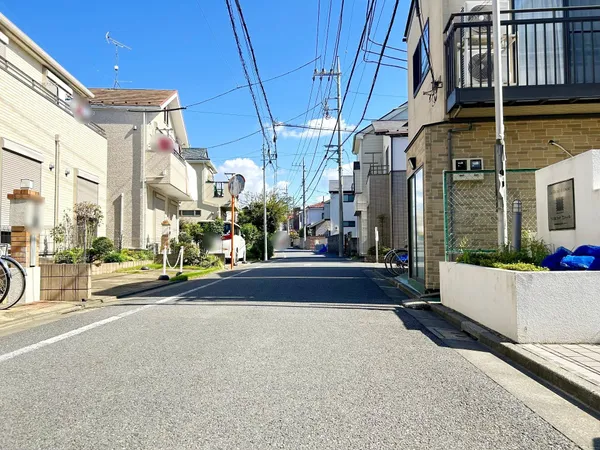 車通りの少ない穏やかな住環境です。