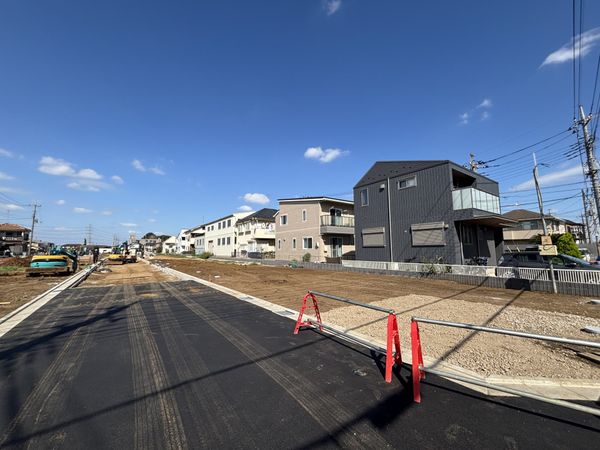 前面道路含む外観