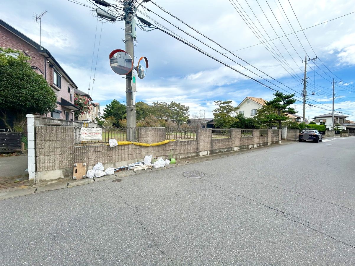 前面道路含む外観