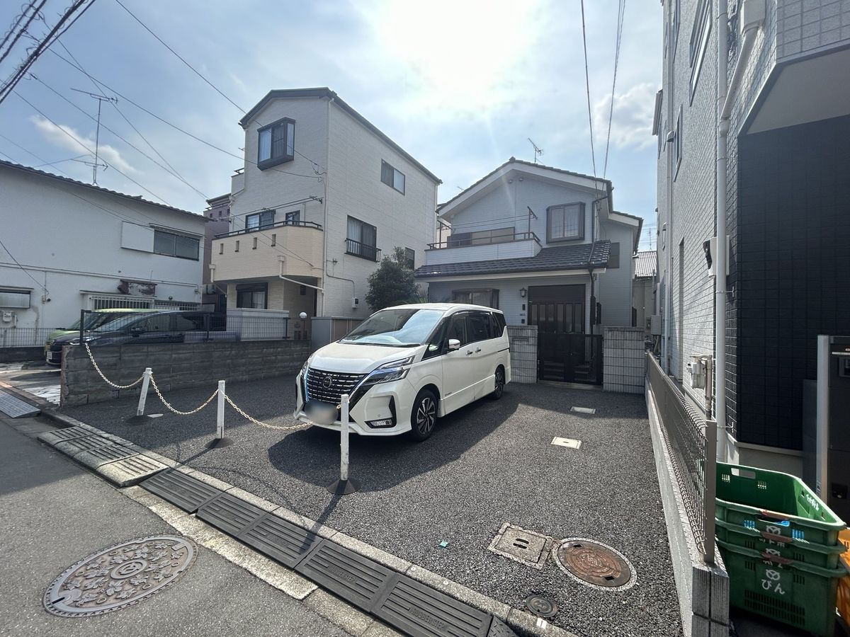 前面道路含む外観
