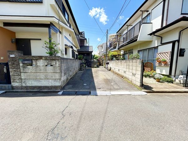 前面道路含む外観
