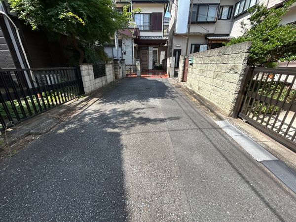 前面道路含む外観