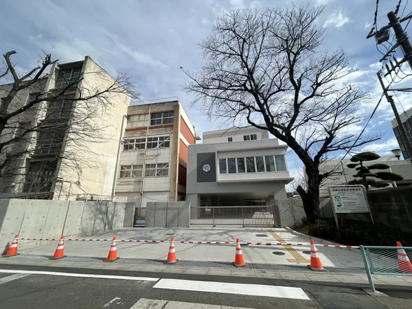徒歩9分。