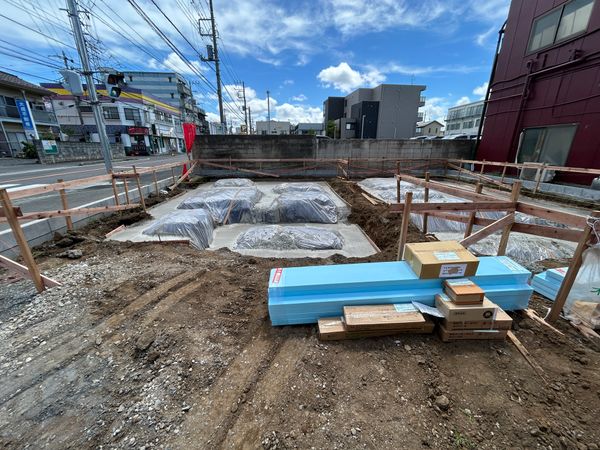 前面道路含む外観