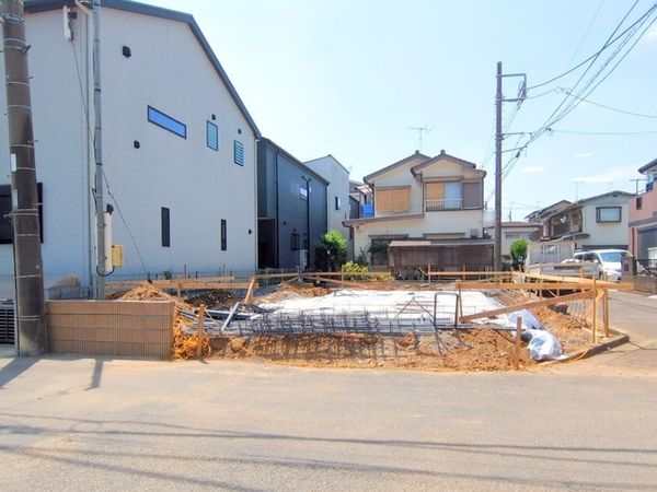 志木市中宗岡4丁目 新築戸建1号棟 前面道路含む外観 志木市中宗岡4丁目 新築戸建1号棟 前面道路含む外観