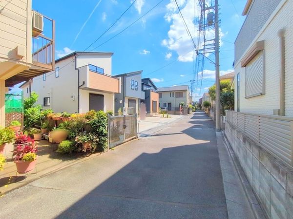 志木市柏町3丁目新築戸建 1号棟 前面道路含む外観 志木市柏町3丁目新築戸建 1号棟 前面道路含む外観