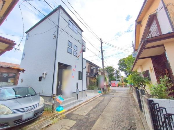 前面道路含む外観
