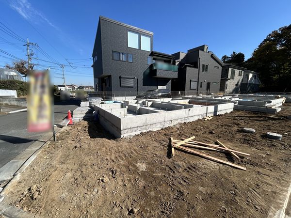 朝霞市宮戸3丁目新築戸建 1号棟 前面道路含む外観 前面道路含む外観