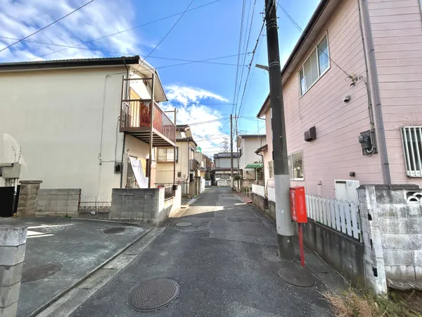 前面道路(撮影日：2025年12月)