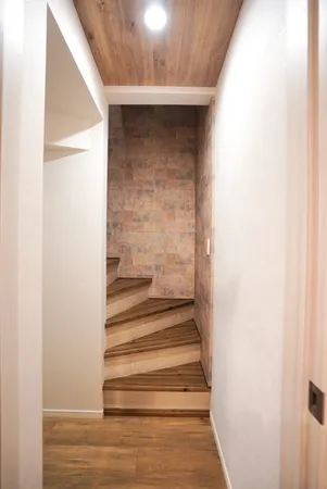 階段(撮影日：2025年2月)