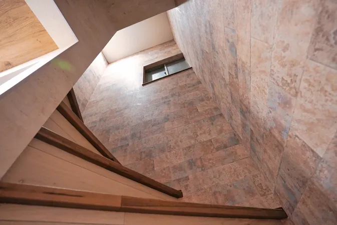 階段(撮影日：2025年2月)