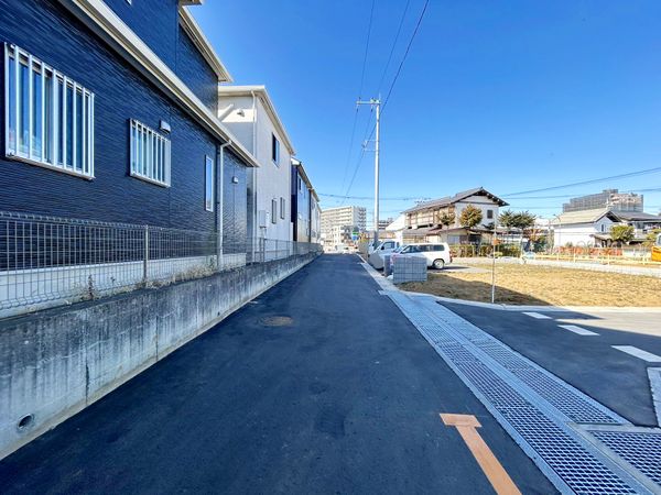 朝霞市膝折町3丁目 新築戸建4号棟 前面道路含む外観 前面道路含む外観
