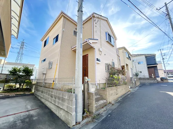 前面道路含む外観