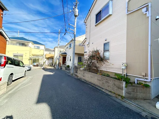 前面道路含む外観