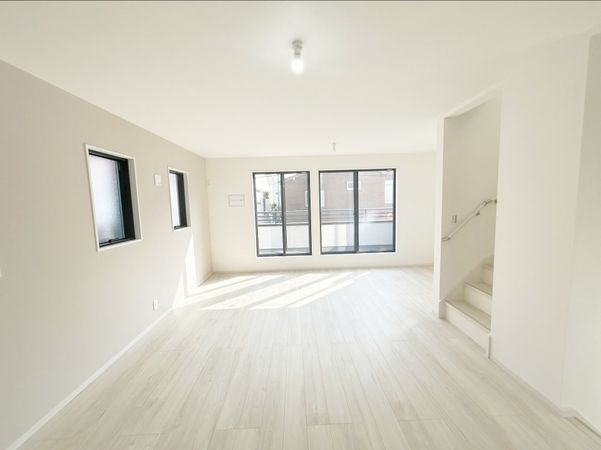 朝霞市幸町1丁目 新築戸建2号棟 リビング