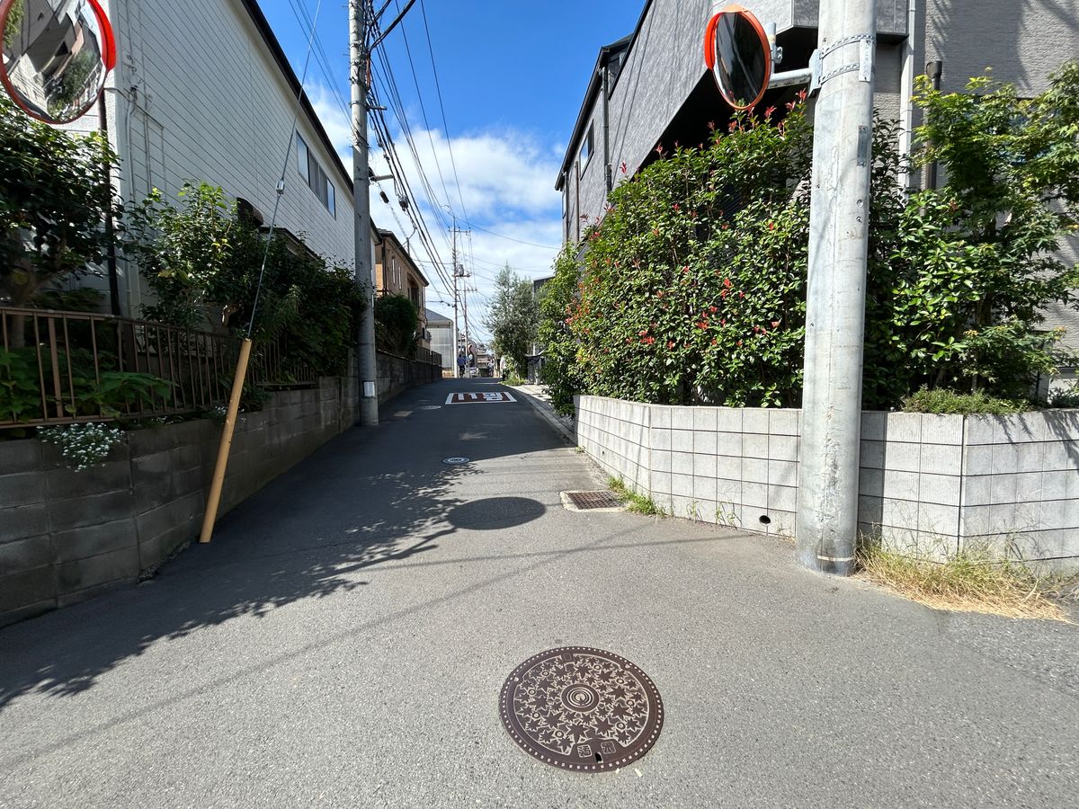 新座市東北2丁目 戸建 前面道路含む外観 前面道路含む外観