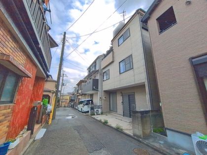前面道路含む外観
