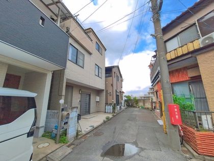 前面道路含む外観