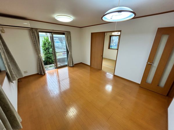 富士見市水谷東二丁目 戸建 リビング