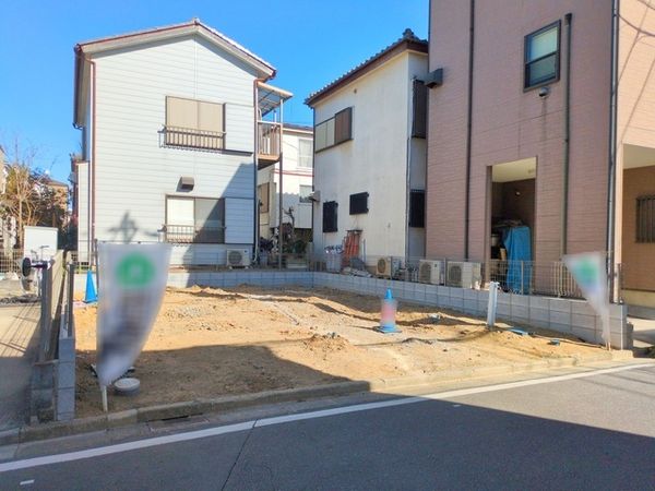 志木市幸町4丁目 新築戸建 前面道路含む外観