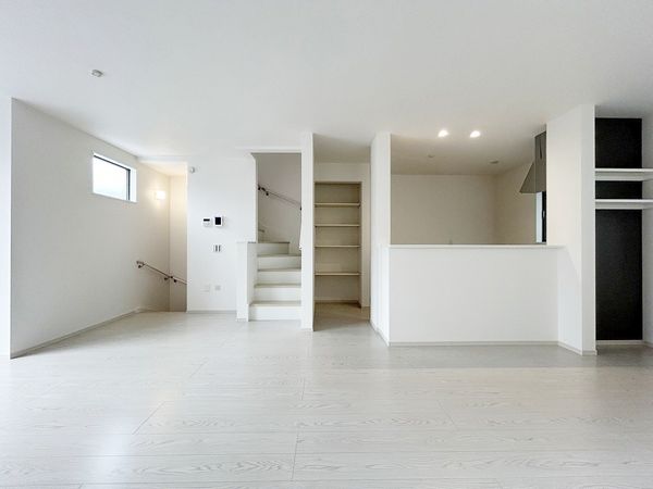 志木市幸町4丁目 新築戸建 リビング