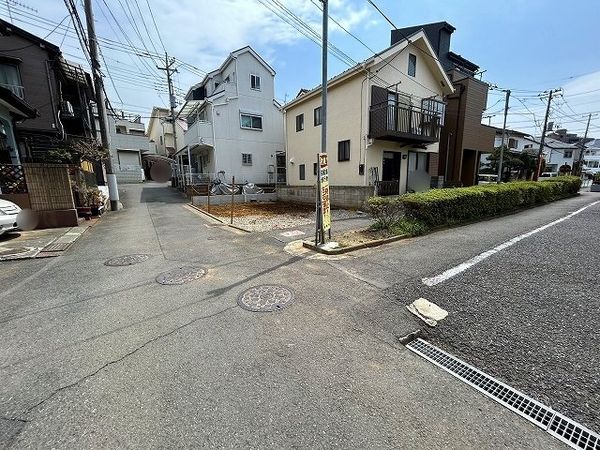 朝霞市三原4丁目 新築戸建 前面道路含む外観 朝霞市三原4丁目 新築戸建 前面道路含む外観