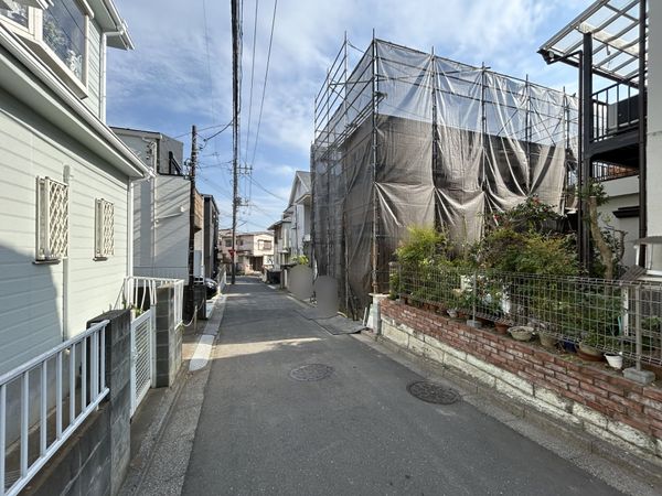 朝霞市根岸台7丁目 新築戸建 前面道路含む外観 朝霞市根岸台7丁目 新築戸建 前面道路含む外観